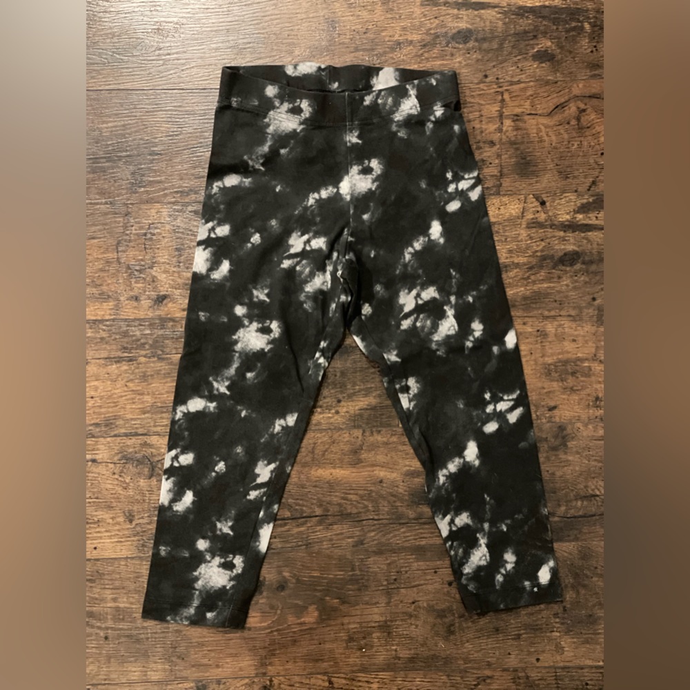 Old Navy Girls cropped leggings, size small